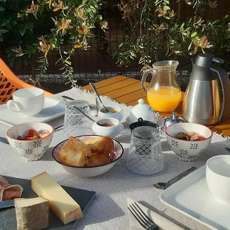 Le Clos Des Barelles 住宿加早餐酒店 锡富尔勒普拉日