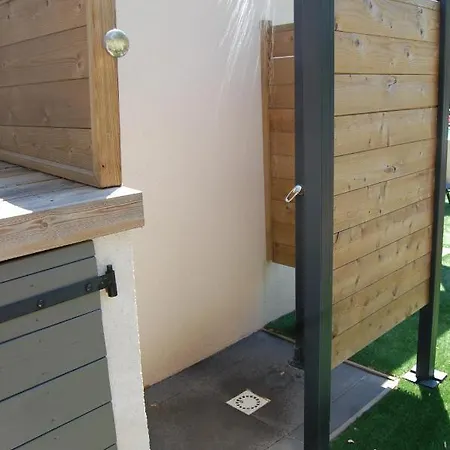 Le Clos Des Barelles Nocleg ze śniadaniem 4*