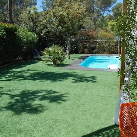 Bed & Breakfast Le Clos Des Barelles 4*