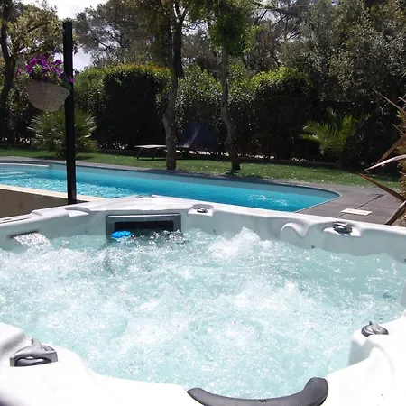 Le Clos Des Barelles 4*