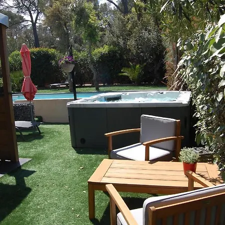 Le Clos Des Barelles Alojamento de Acomodação e Pequeno-almoço Six-Fours-les-Plages