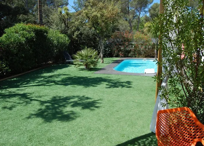 Nocleg ze śniadaniem Le Clos Des Barelles 4*