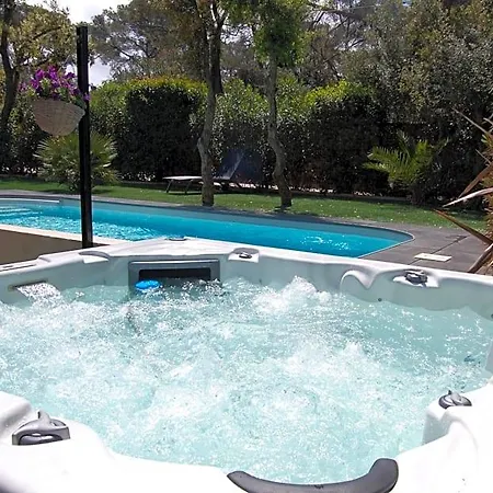 Le Clos Des Barelles 4*