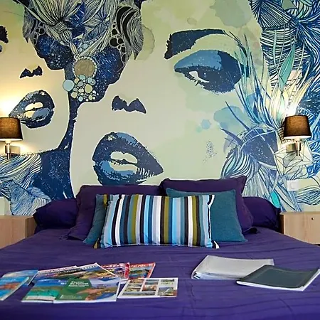 Le Clos Des Barelles Bed & Breakfast 4*